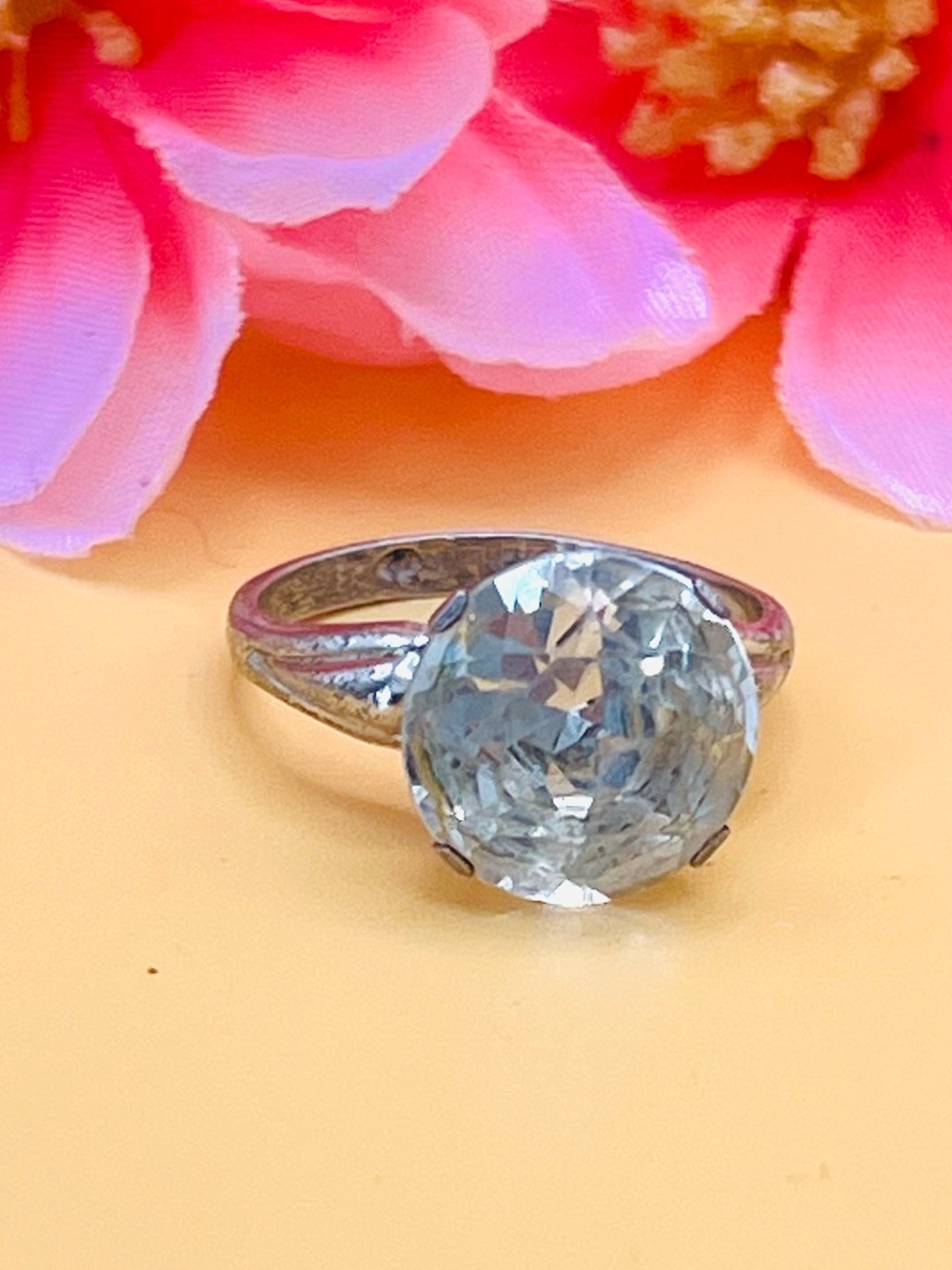 Vintage Silver Ring size 8. Large Round clear Yellow stone